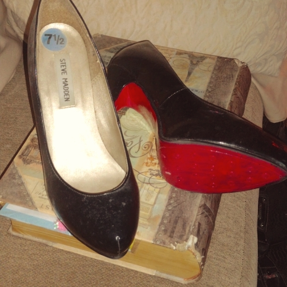 Steve Madden Black Patent shiny Red sole shoe  size 7.5 $45